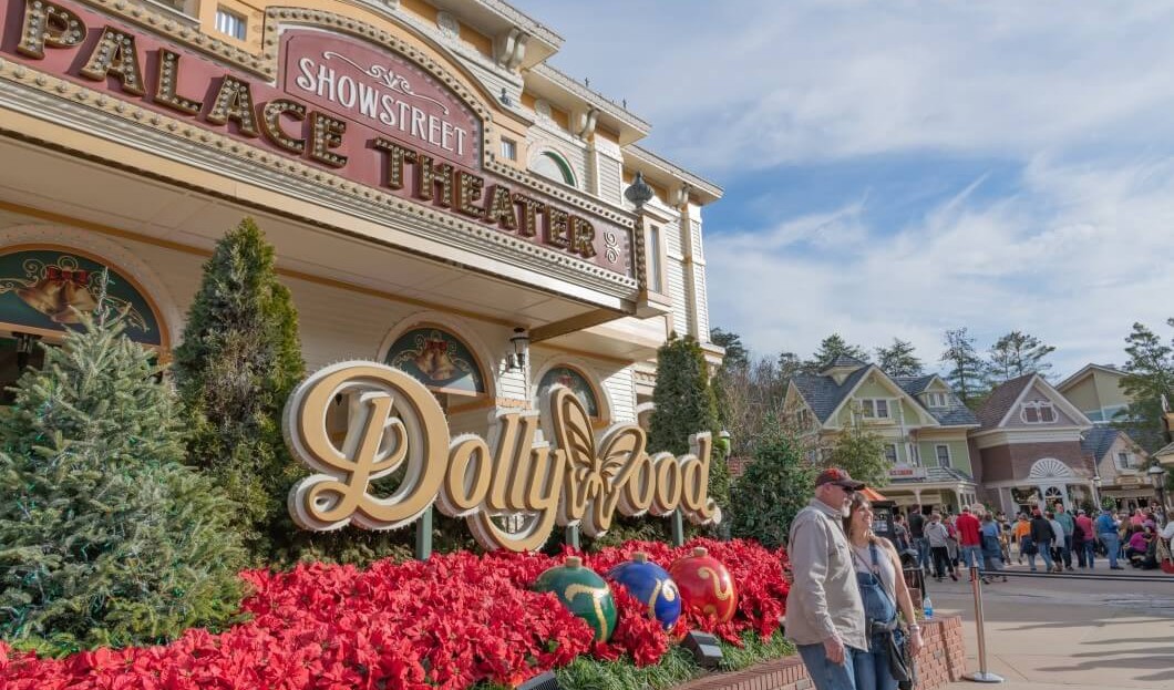 6. Dollywood (Pigeon Forge, Tennessee)
