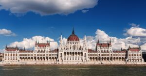 10 secretos del Parlamento de Budapest que te dejarán boquiabierto