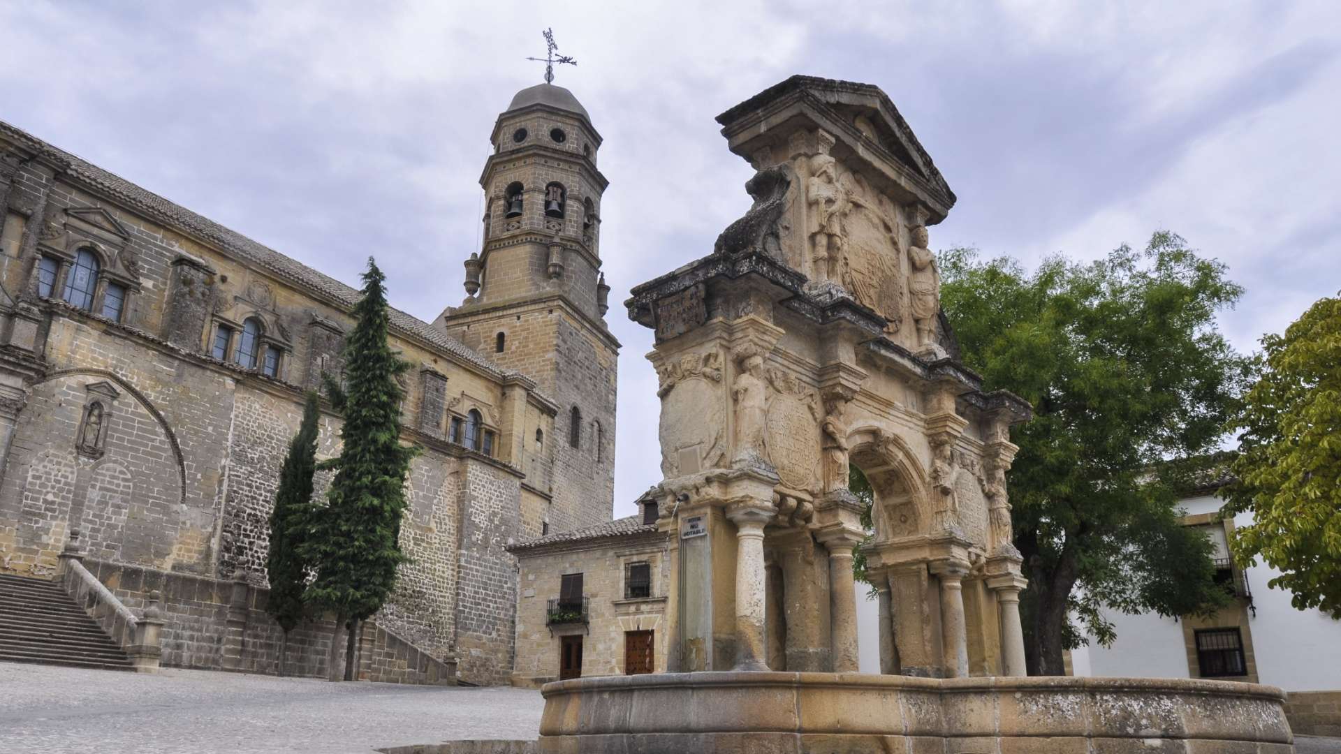 Descubre la Catedral de Baeza: Joya Arquitectónica 💎 2025