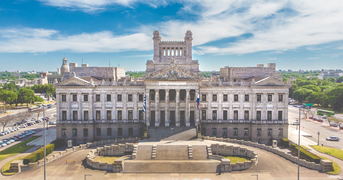 Excursión privada de un día a Montevideo desde Buenos Aires ...