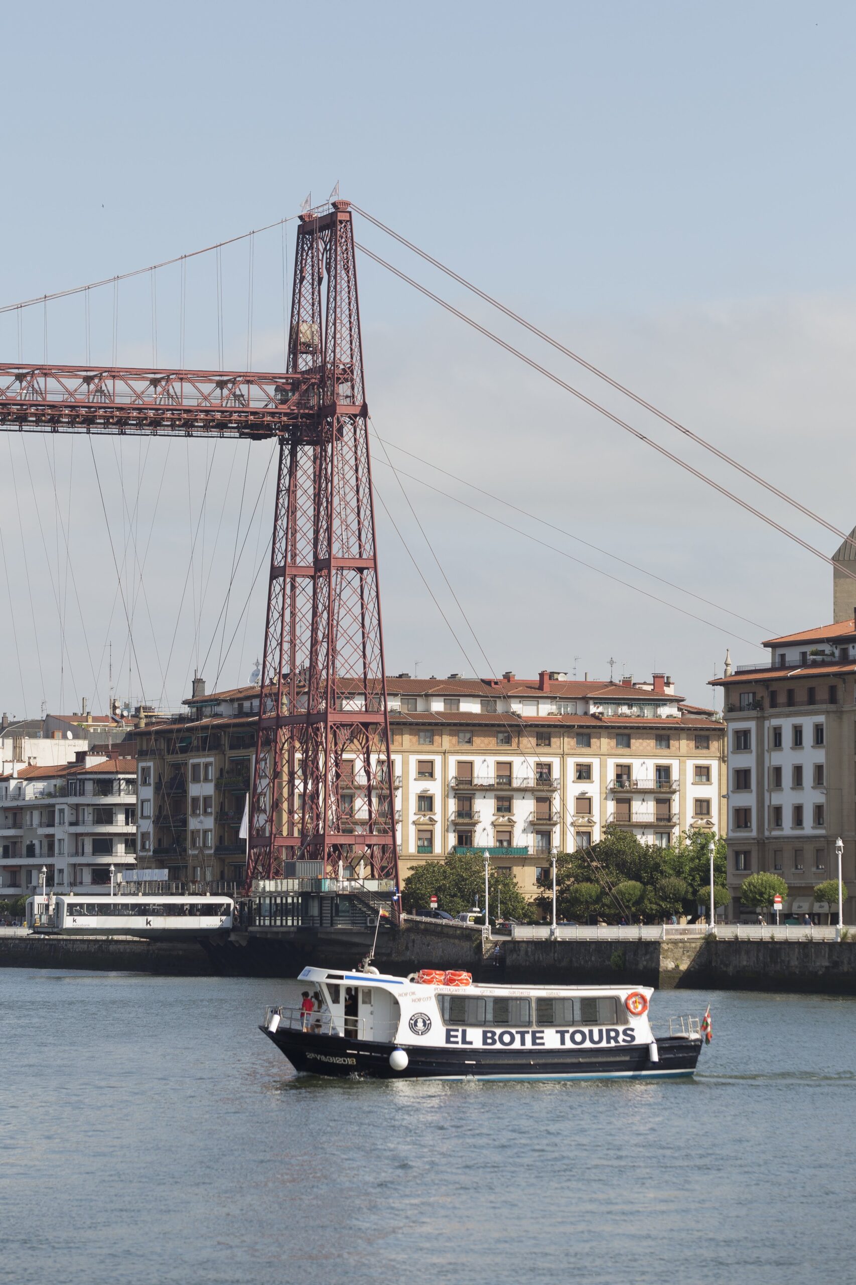Paseos en barco por Bilbao - El Bote Tours