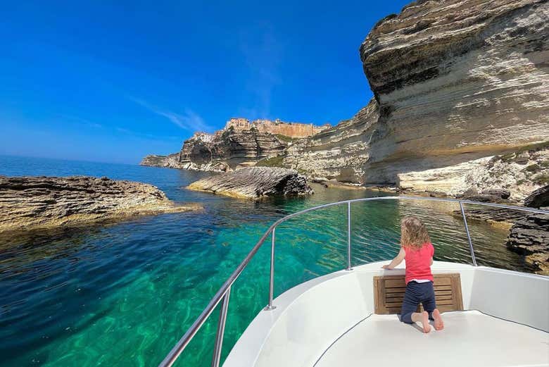 Paseo en Barco por Bonifacio y Las Islas Lavezzi - Civitatis.com
