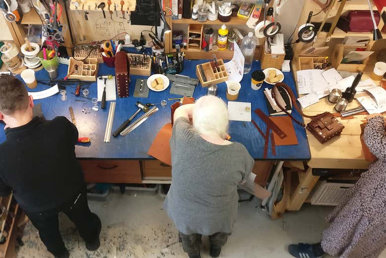 TILER DE MARROQUINERIA EN Chefchauen - Reserva en Civitatis.com