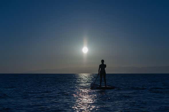 Paddle surf nocturno en Jávea - Reserva online en Civitatis.com