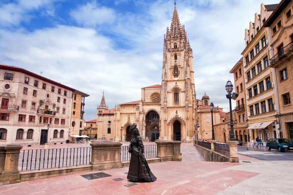 Visita guiada por Oviedo - Reserva online en Civitatis.com