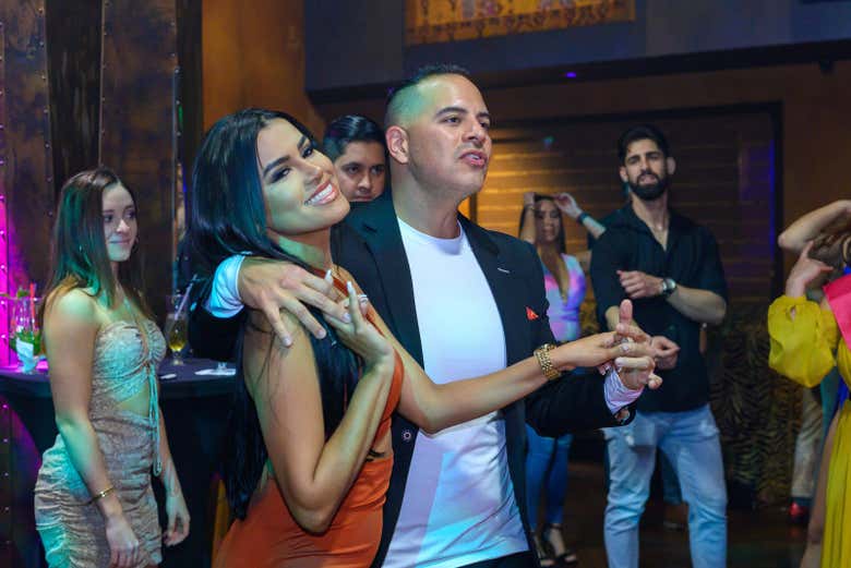 Clase de Salsa y Bachata en Miami + Entrada A Una Discoteca