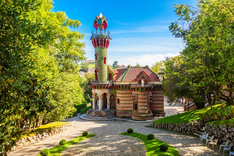 Comillas, Capricho de Gaudí, Santillana del Mar y Bosque de ...