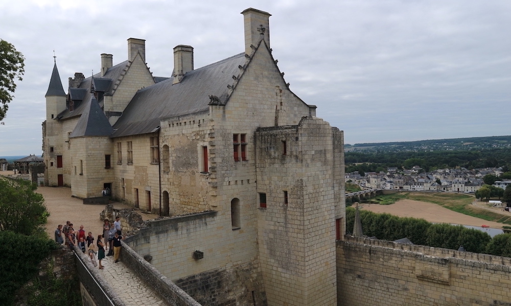 Fortaleza Real de Chinon: Viaje al Pasado y Secrinos Medievales