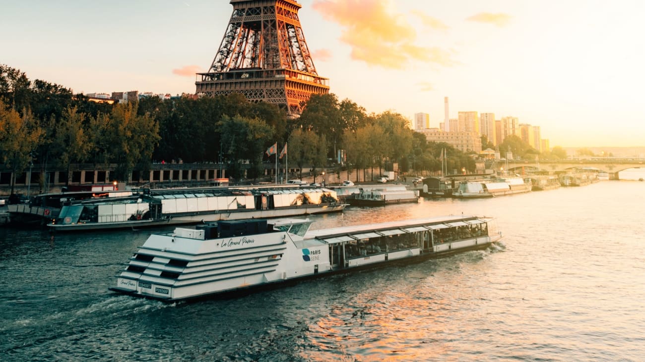 Entradas a la Torre Eiffel y Cruceros por El Sena - Hellotickets