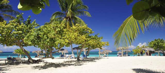EL CHORRO DE MAÍTA Y GUARDALAVACA Viaje de día de la playa desde Holguín