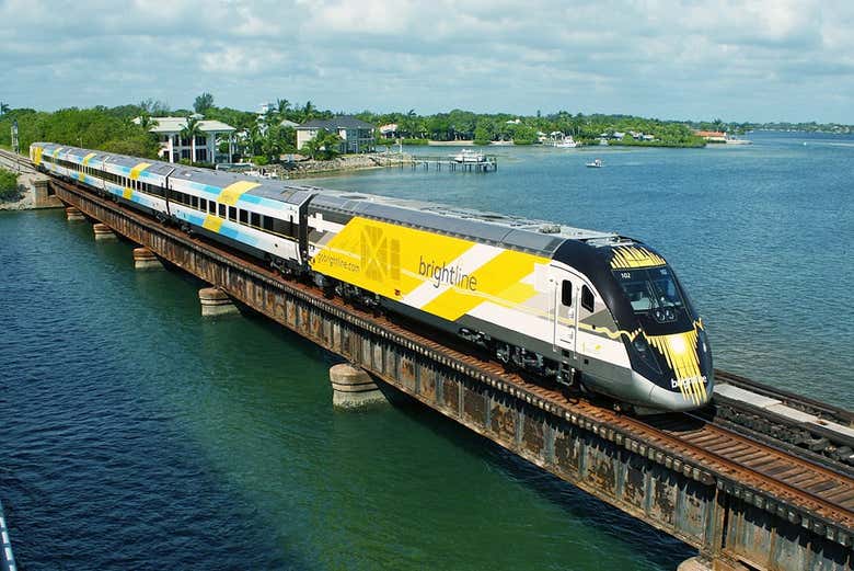 Excursión en Tren de Alta Velocidad Brightline A Universal Orlando ...