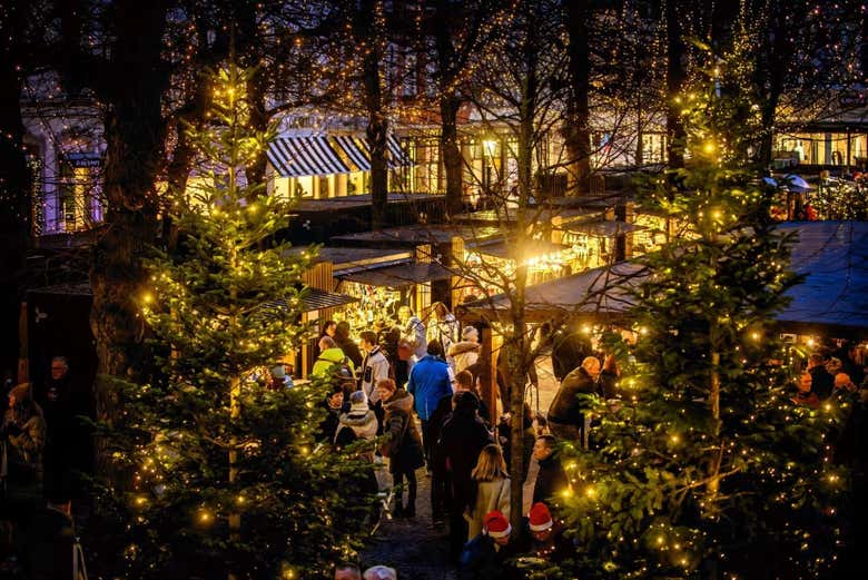 Tour gratuito Navideño Por Brujas - Reserva Online en Civitatis.com