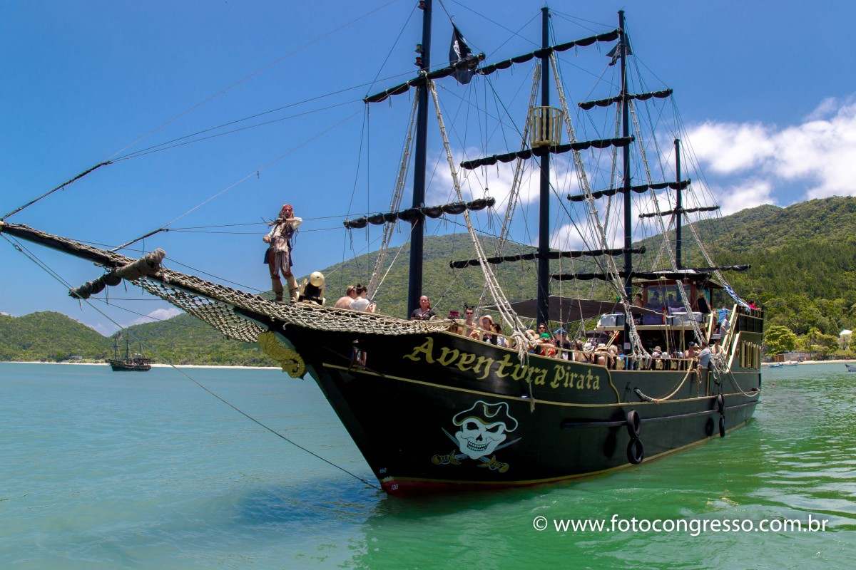 Paseo de Barco Pirata Florianopolis - Escuna Martin