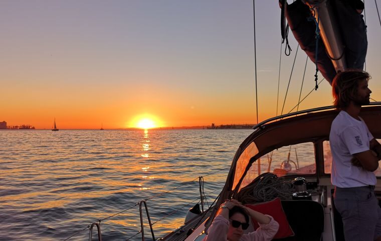 PUESTA DE SOL EN VELERO PUERTO DE GARRUCA 2 HORAS |