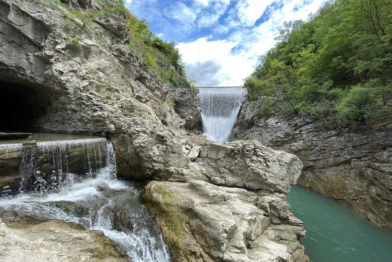 Senderismo por el Cañón Erzeni y la Cueva de Pellumbas + Visita Al ...