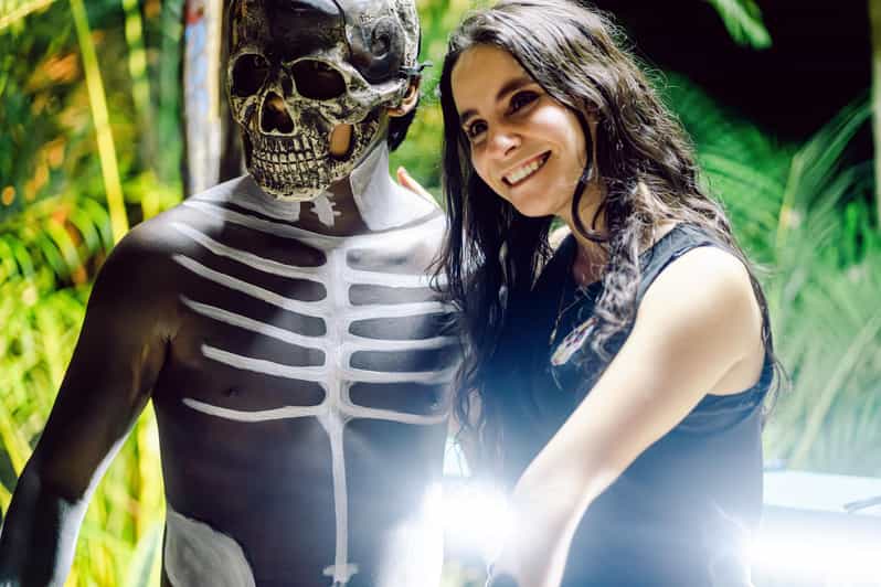 Cancún o Mérida: Celebración de Día de Muertos con buffet de tacos.