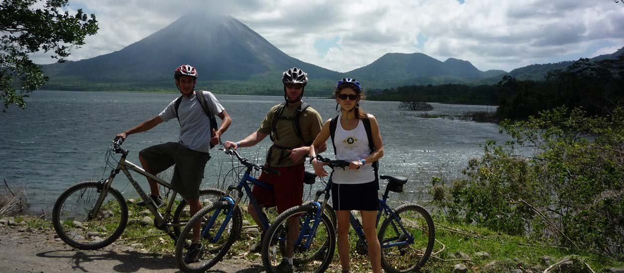 Tour en bicicleta por lago Arenal - Excelencia en viajes