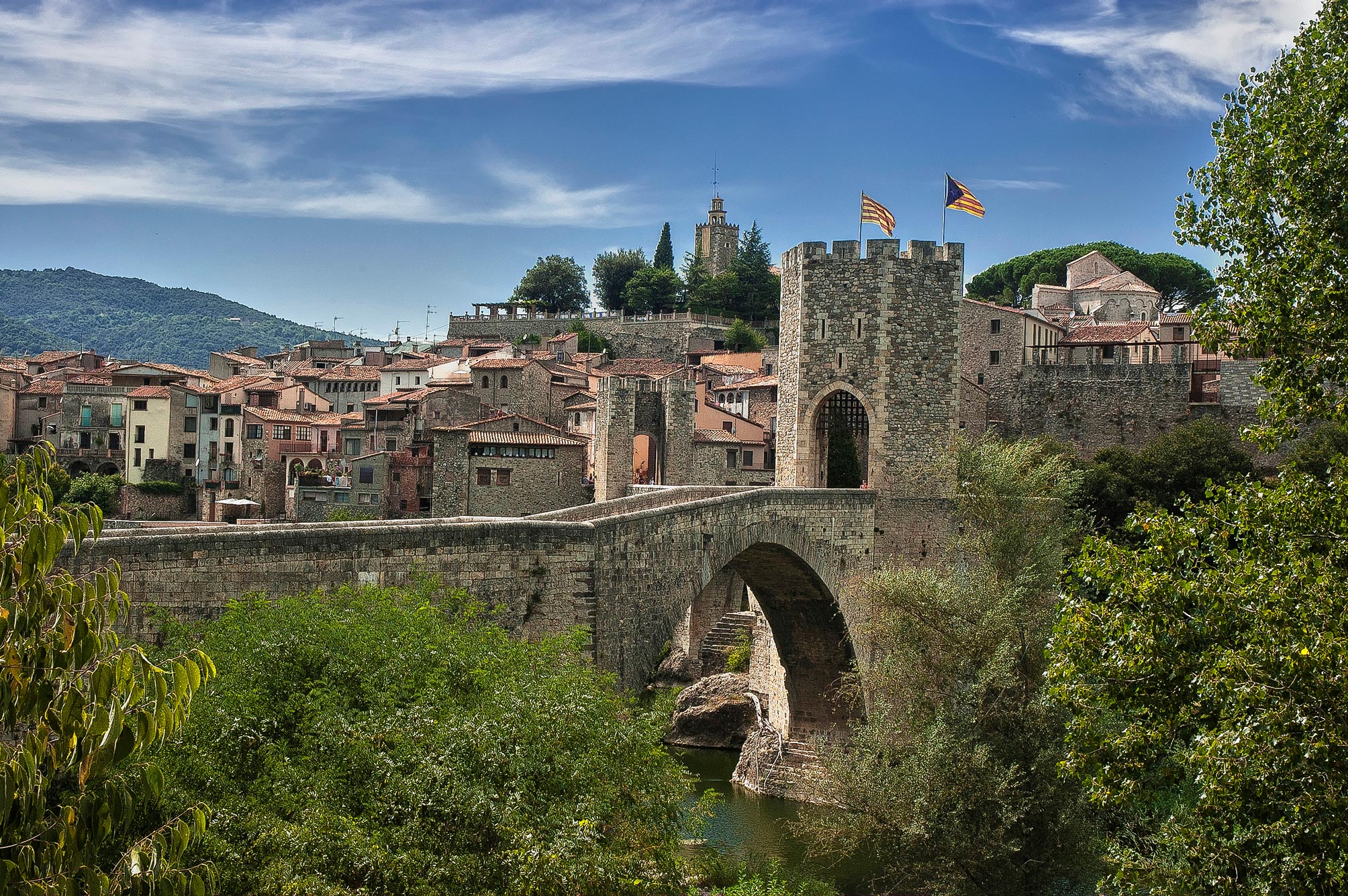 Tour Por Gerona y Besalú de Día completar