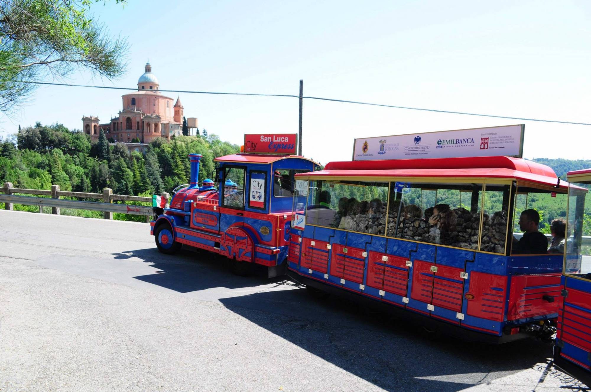 San Luca Express - Bolonia bienvenida