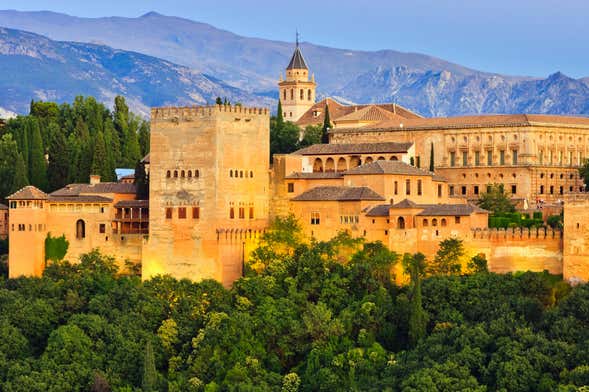 Visita Guiada por la Alhambra de Granada - Civitatis.com