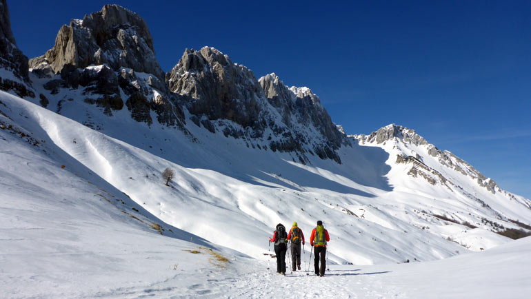 Rutas de Raquetas de Nieve por Los Valles Occidentales