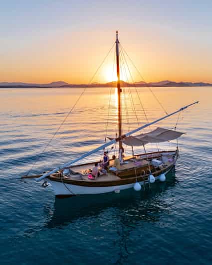 Porto San Paolo: Crucero de Época Aperitivo Al Atardecer en Tavolara