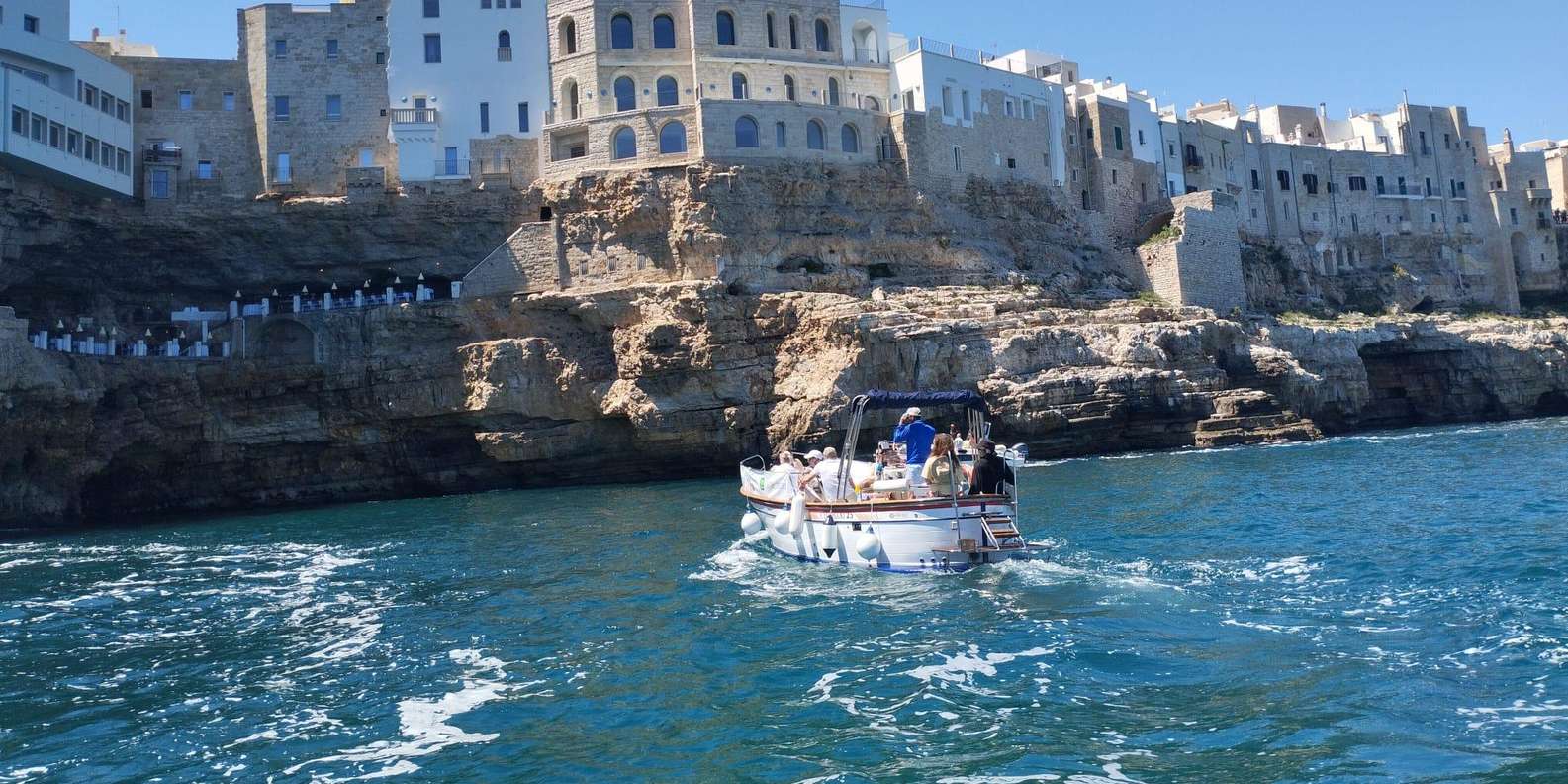 Monopoli: Tour en Barco Guiado de 2,5 Horas A Las Cuevas ...