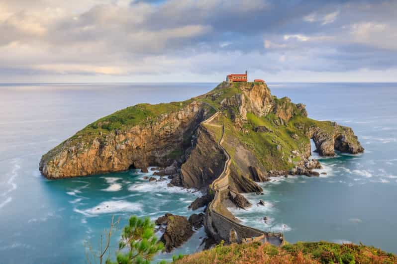 Excursión a Gaztelugatxe y Gernika desde San Sebastián |