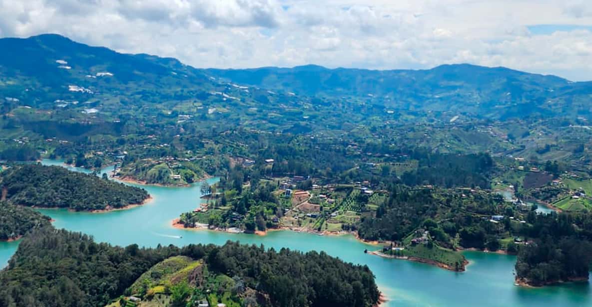 DESDE MEDELLÍN: Excursión Privada de Un Día A Guatapé y Peñol Rock ...
