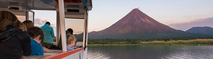 Catamaran al atardecer por el lago Arenal - Excursiones Con ...