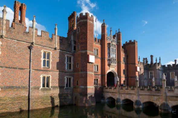 Entrada Al Palacio de Hampton Court en Richmond sobre Thames ...