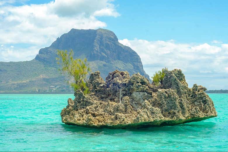 Excursión una roca de cristal y le morne desde río negro - civitatis