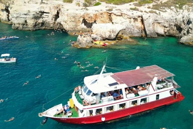 Excursión a la Isla de Cres y la Cueva Azul en Barco en Medulin ...