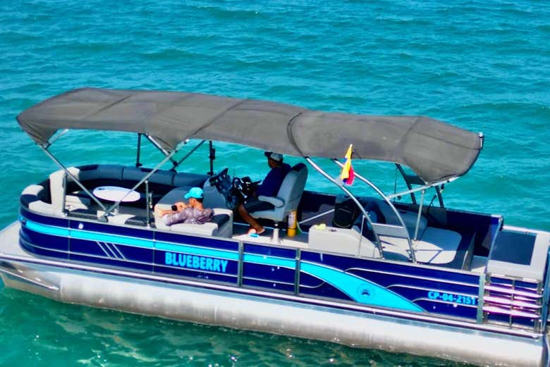 Excursiódin privada por Las Playas de Santa Marta en Lancha Pontón ...