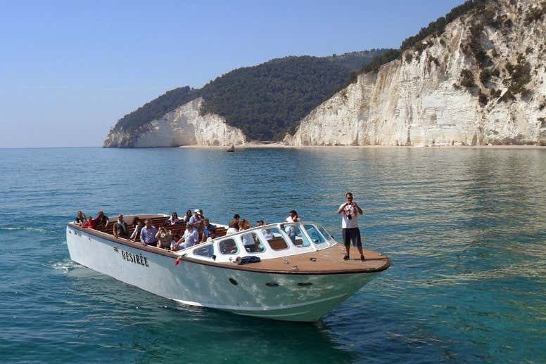 Paseo en Barco por la Costa del Gargano en Peschici - Civitatis