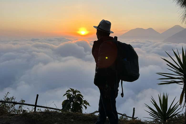 Senderismo Hasta El Rostro Maya Al Amanece Desde Panajachel ...