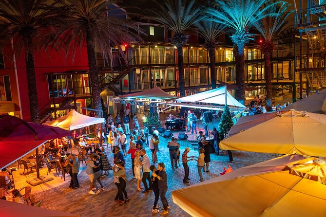 2025) Vibrante City Tour de Noche: La Noche Perfecta en Curazao