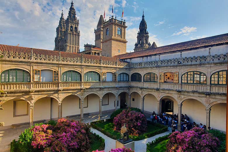 Tour Por Las Plaza de Santiago + Visita Al Pazo de Fonseca ...