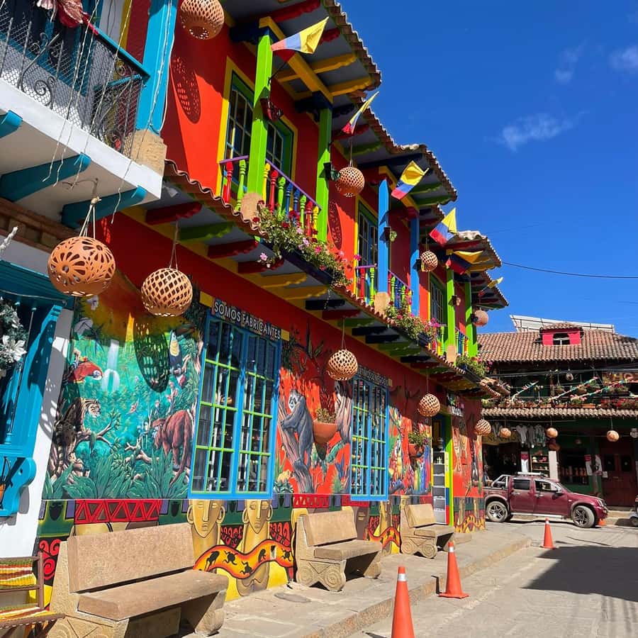 Desde Bogotá: Tour a Villa de Leyva, Ráquira, Casa Terracota y ...