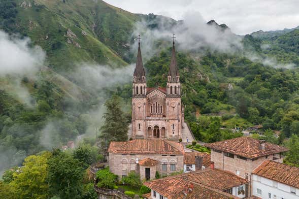 Excursión a Los Lagos de Covadonga, CANGAS DE ONIS Y LA COSTA ...