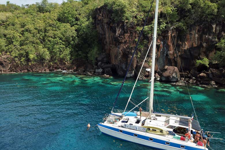 Excursión en Catamarán a les Trois îlets Desde les Anses d'Arlet ...