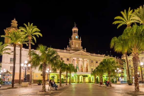 Tour de los Misterios gratuito y Leyendas de Cádiz - Civitatis.com