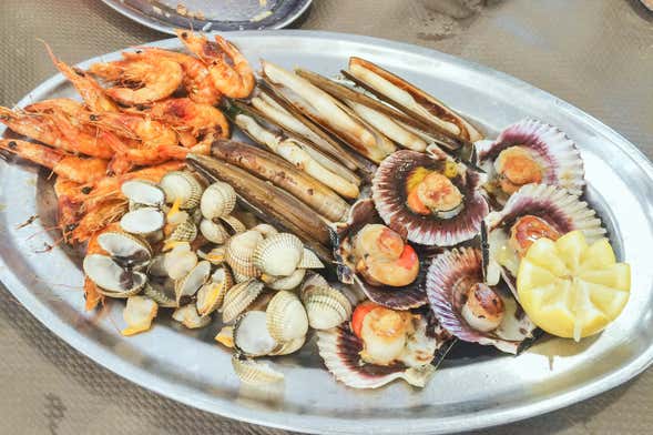 Mariscada y Queimada en la Ría de Arosa Desde El Grove - Civitatis