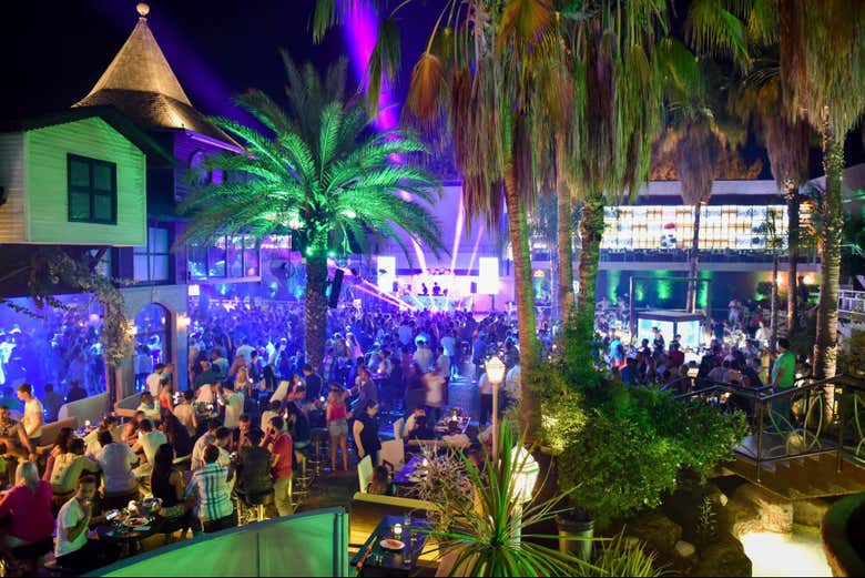 Pub Crawl Por Alanya + Fiesta en Barco Desde Side - Civitatis.com
