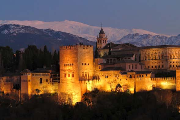 Tour Nocturno por la Alhambra y Los Palacios Nazaríes, Granada