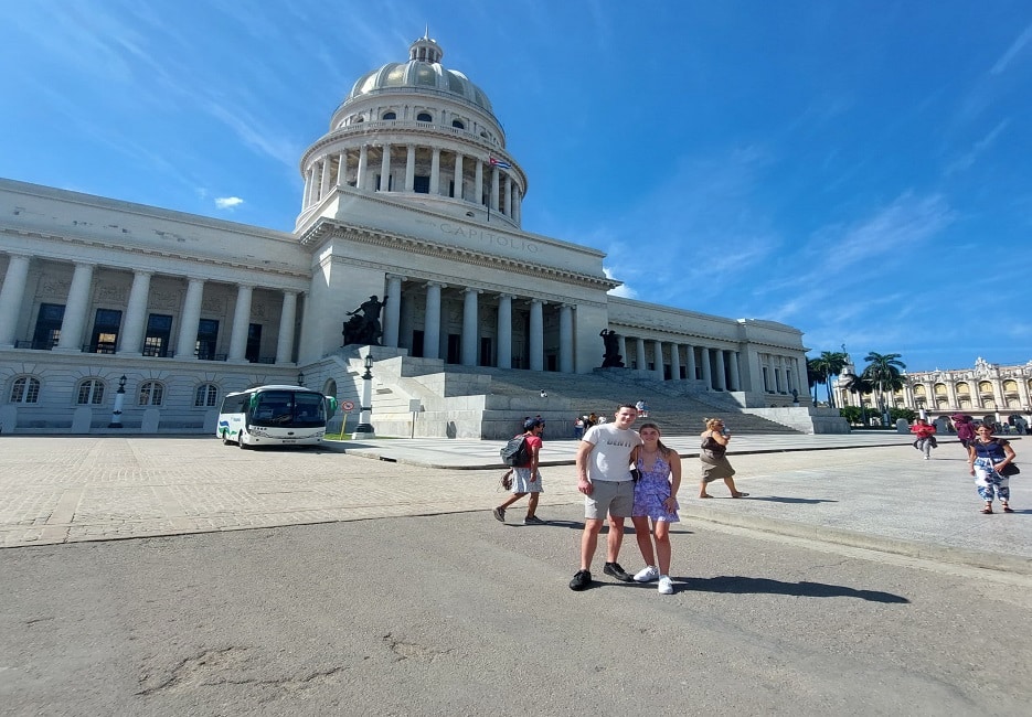 Descubre Los Misterios de la Habana en taxis o Microbus - Revolutravel