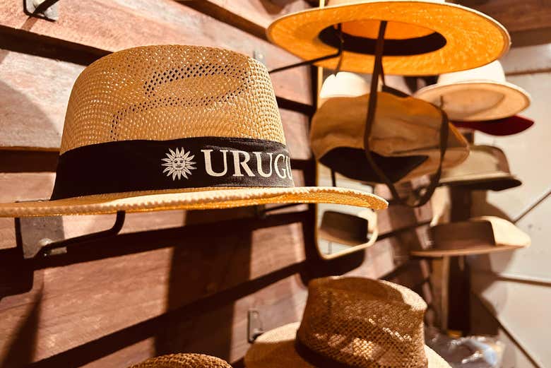 VISITA GUIADA POR la FÁBRICA Nacional de Sombreros, Montevideo