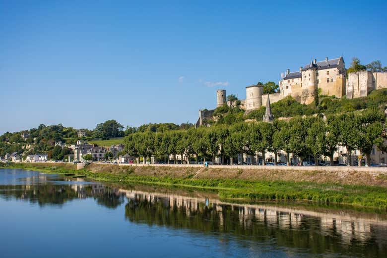 Excursión A Chinon + VisitA A Dos Bodegas del Loira Desde Tours ...