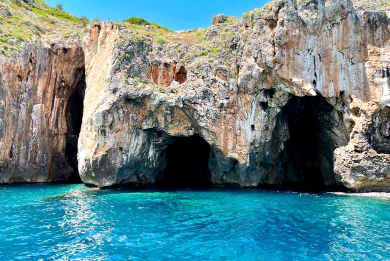 Paseo en Barco Al Atardecer por Las Cuevas de Santa María de Leuca ...