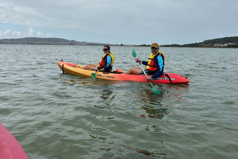 Tour en kayak por la isla de la toja desde el grove - civitatis
